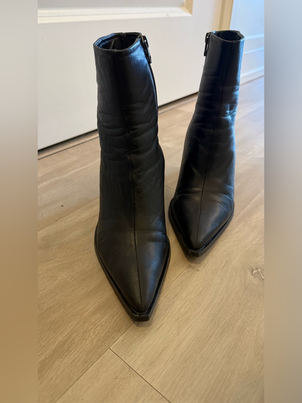 L'INTERVALLE Black Pointed-Toe Leather Ankle Boots